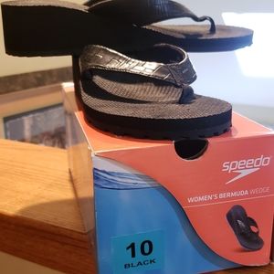 2 pair Speedo Flip Flops